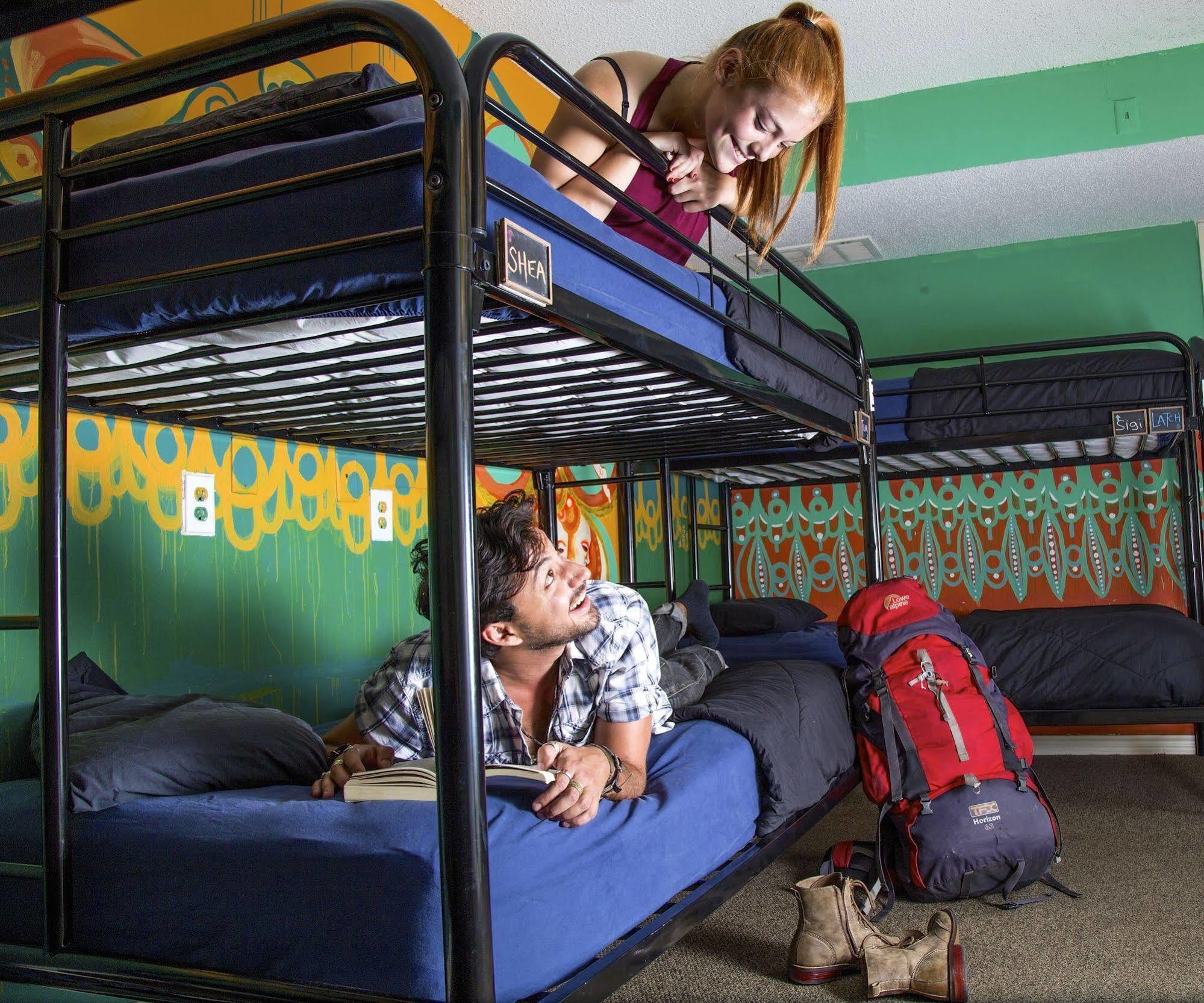 Drifter Jack'S Hostel Austin Bagian luar foto