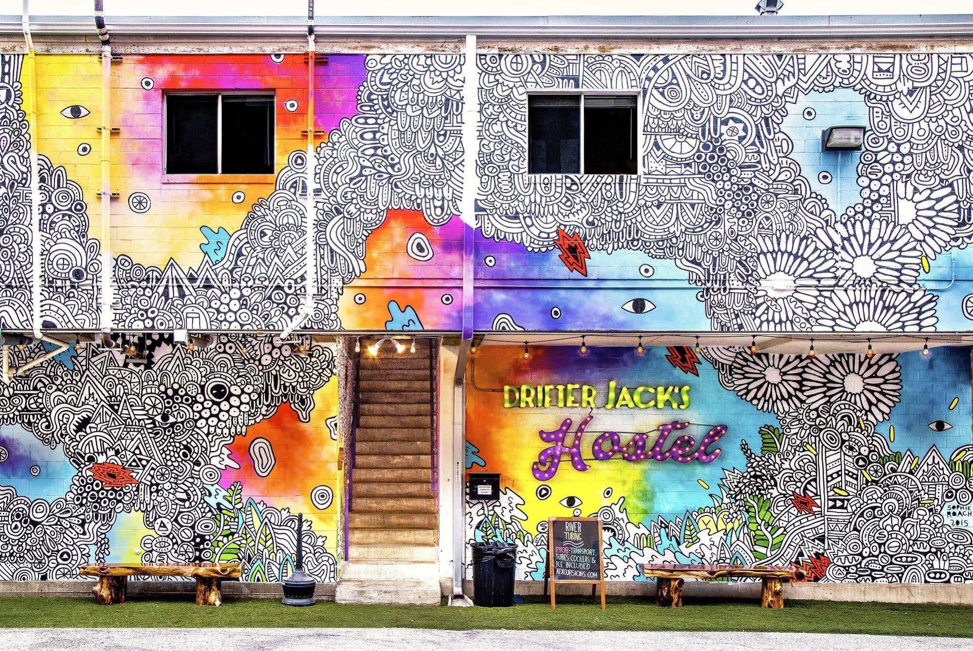 Drifter Jack'S Hostel Austin Bagian luar foto