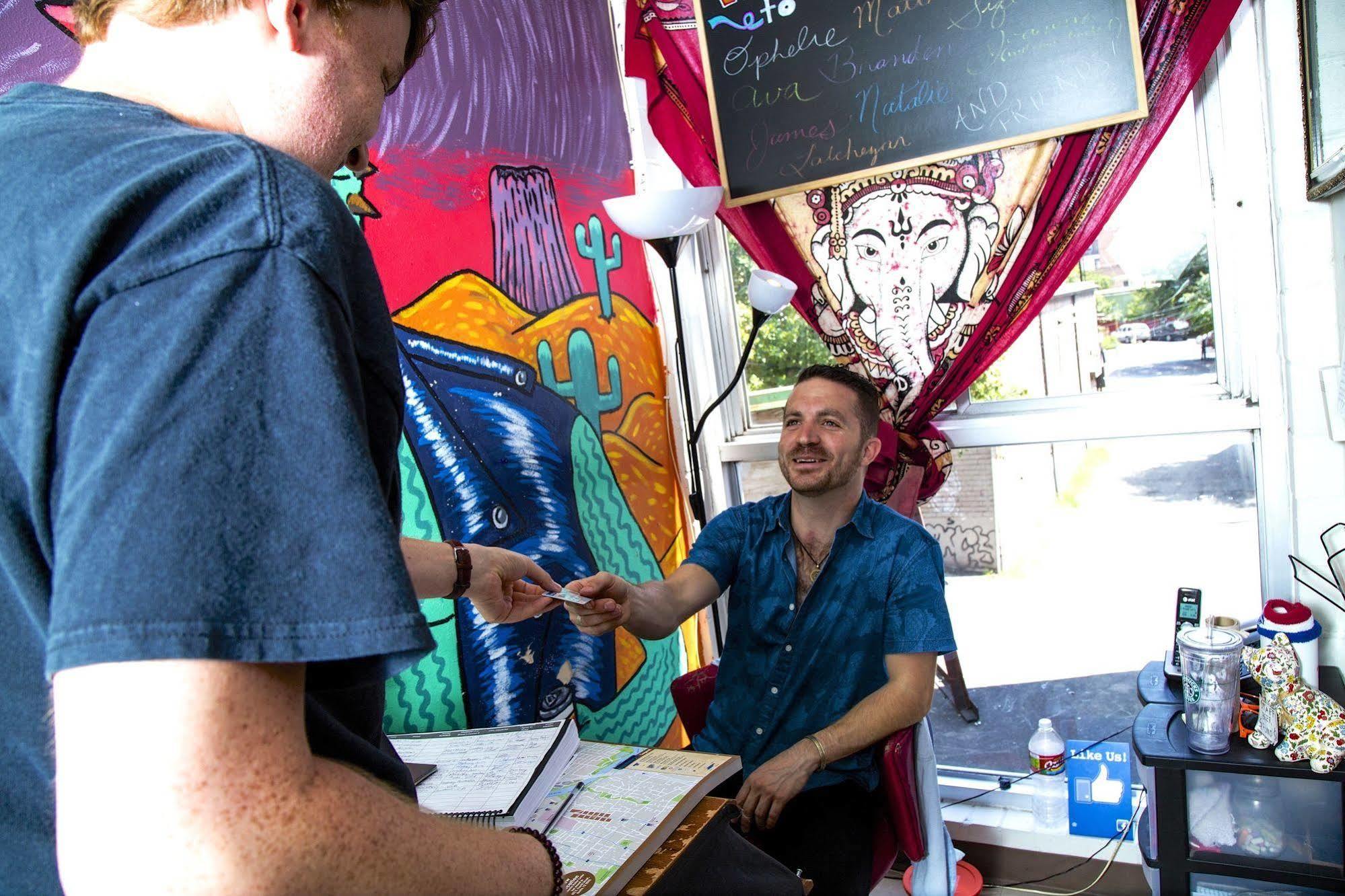 Drifter Jack'S Hostel Austin Bagian luar foto