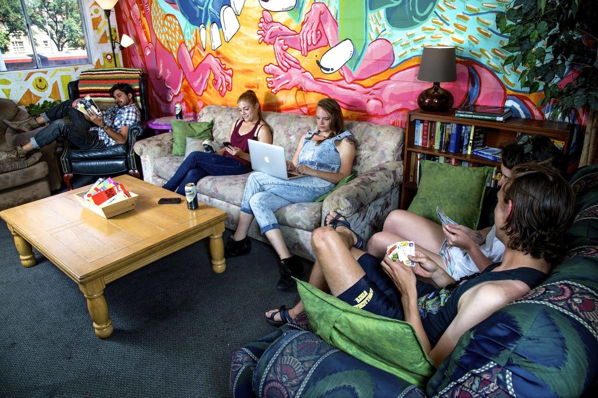 Drifter Jack'S Hostel Austin Bagian luar foto