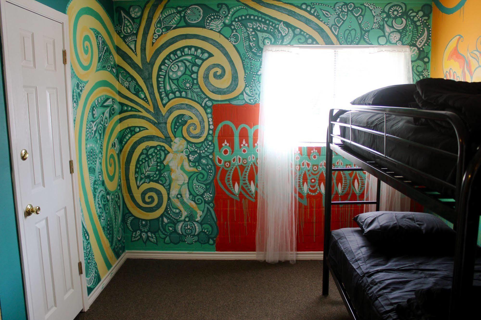 Drifter Jack'S Hostel Austin Bagian luar foto